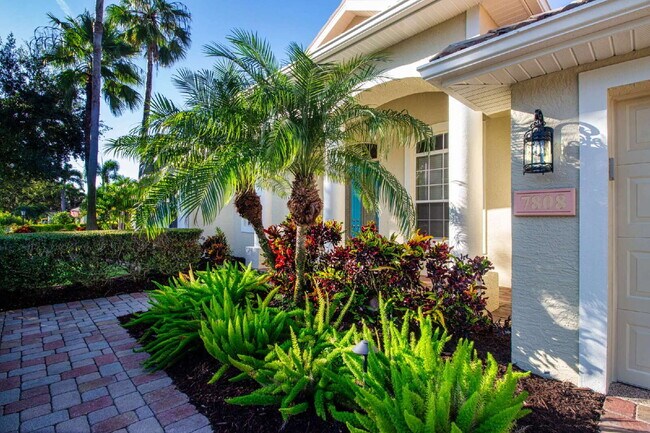 Foto del edificio - Rarely available executive home in The Hammocks is ready to rent on a long-term lease.