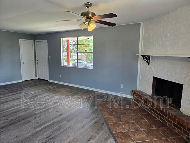 Foto del edificio - 2675 Teakwood Dr