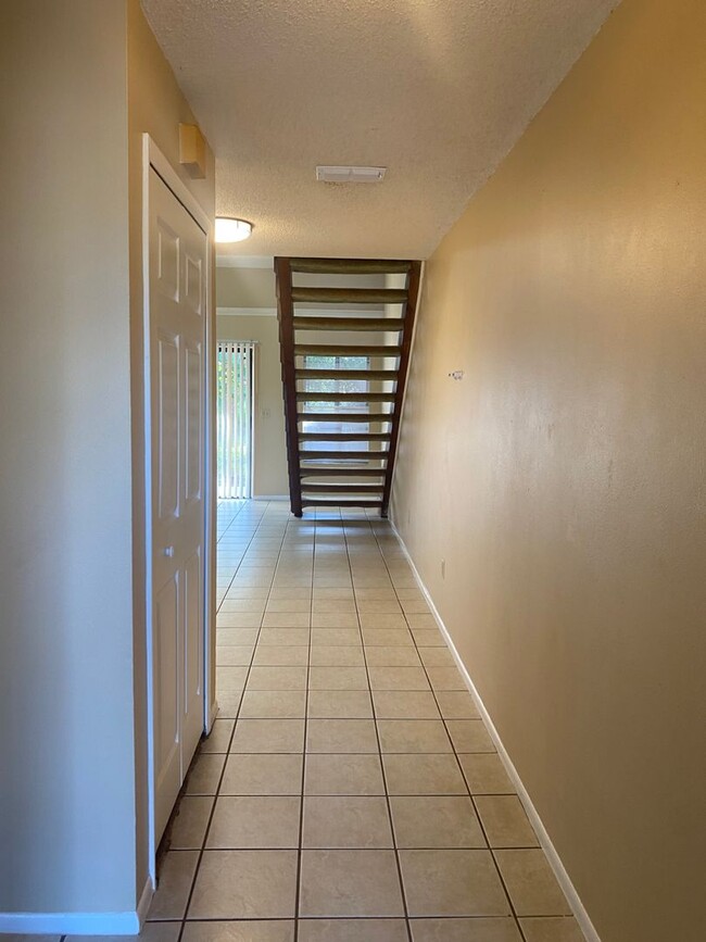 Building Photo - 2 bedroom + loft, 2 bathroom townhome near...