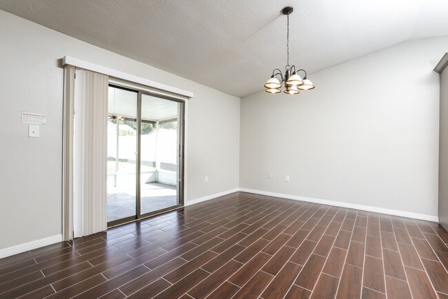 Foto del edificio - 503 Firewood Ave