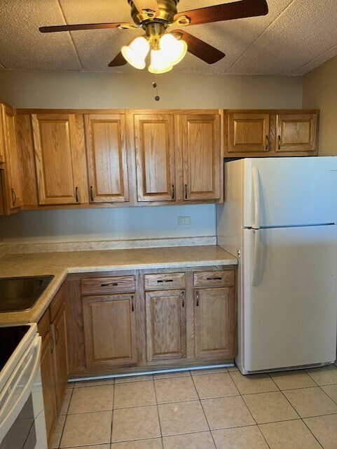 Building Photo - 9098 W Terrace Dr