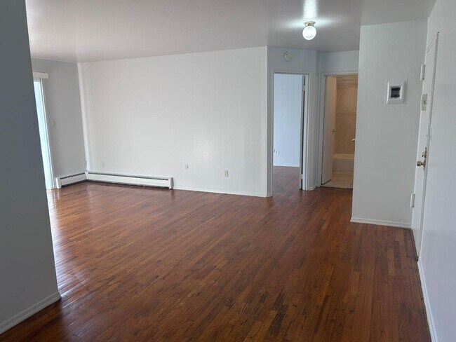 Foto del edificio - Kingsley Apartments