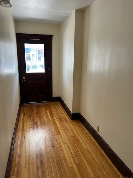 Building Photo - 182 Meadow St