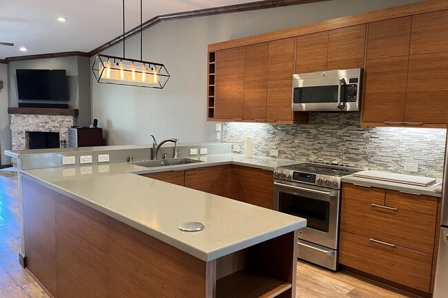 Building Photo - 8840 Villa La Jolla Dr