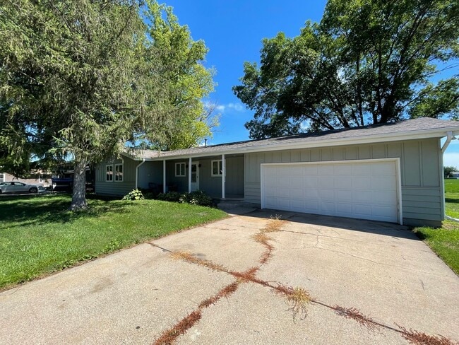 Building Photo - Rare Opportunity to Rent Single Family 3 Bedroom Home in McCook Lake, SD