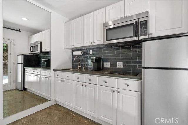 Building Photo - 8787 Shoreham Dr