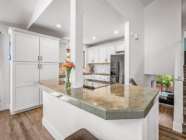Foto del edificio - 23889 Oakmont Way