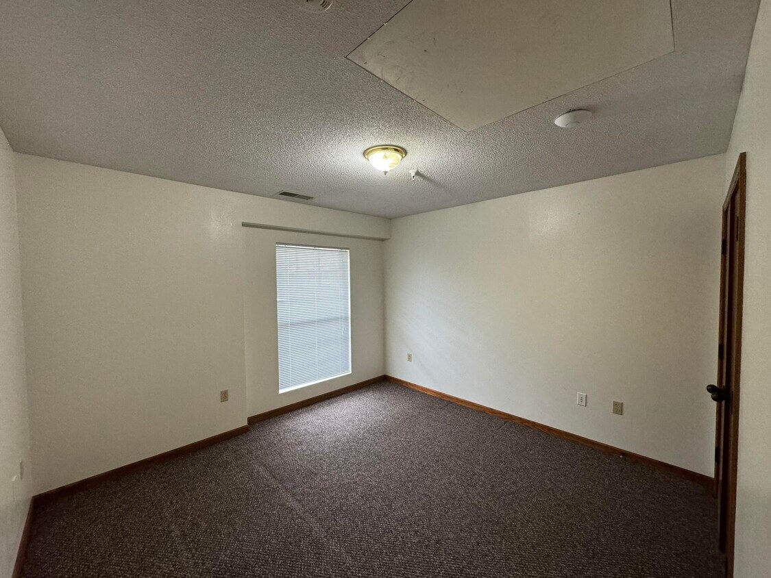 Building Photo - 4200 S Bearfield Rd