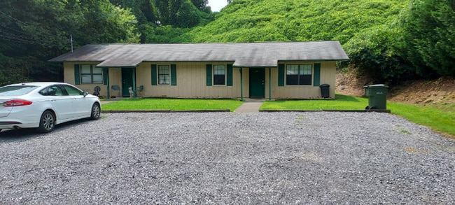 Building Photo - 209 Hazel Dr