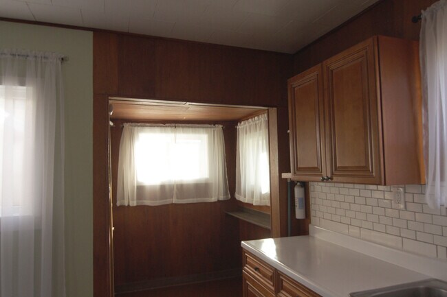 Building Photo - 911-912 Soule Ave