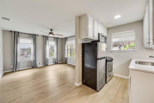 Foto del edificio - 1612 Elmhurst Dr