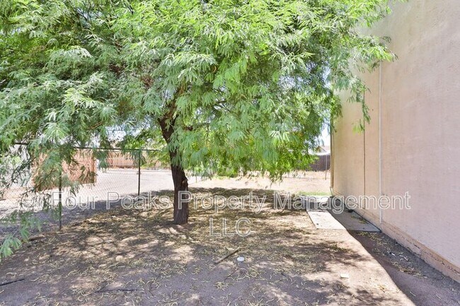 Foto del edificio - 1417 E Southern Ave