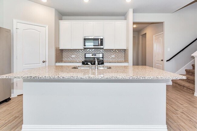 Building Photo - 31402 Whitfield Ct