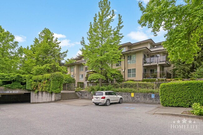 Building Photo - Spacious and well-maintained 2 bed, 2 bath condo available in the heart of East Newton!