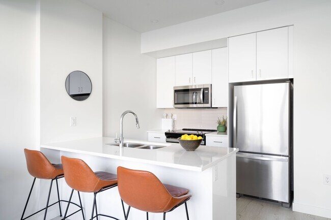 Building Photo - 606 Stradbrook