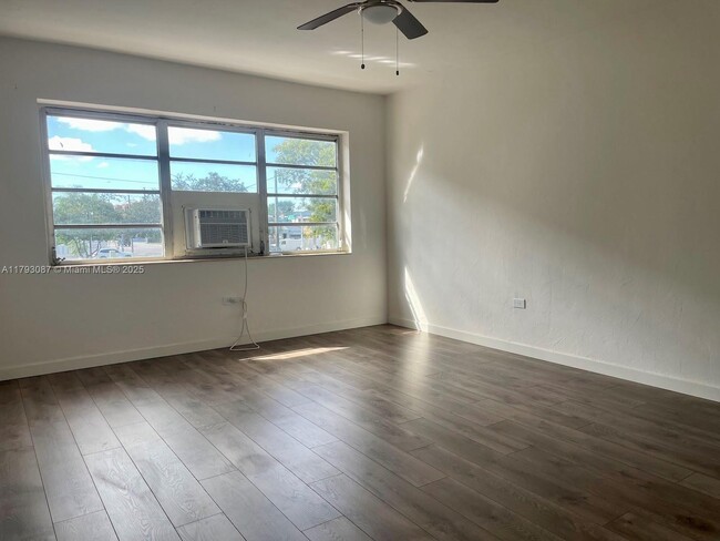 Foto del edificio - 740 SW 7th St