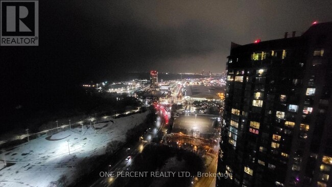 Building Photo - 215 Fort York Blvd