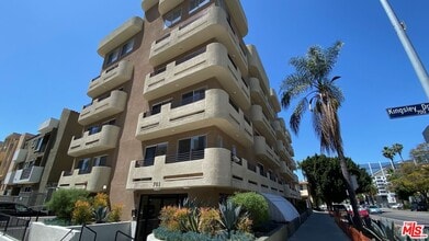 Building Photo - 701 S Kingsley Dr