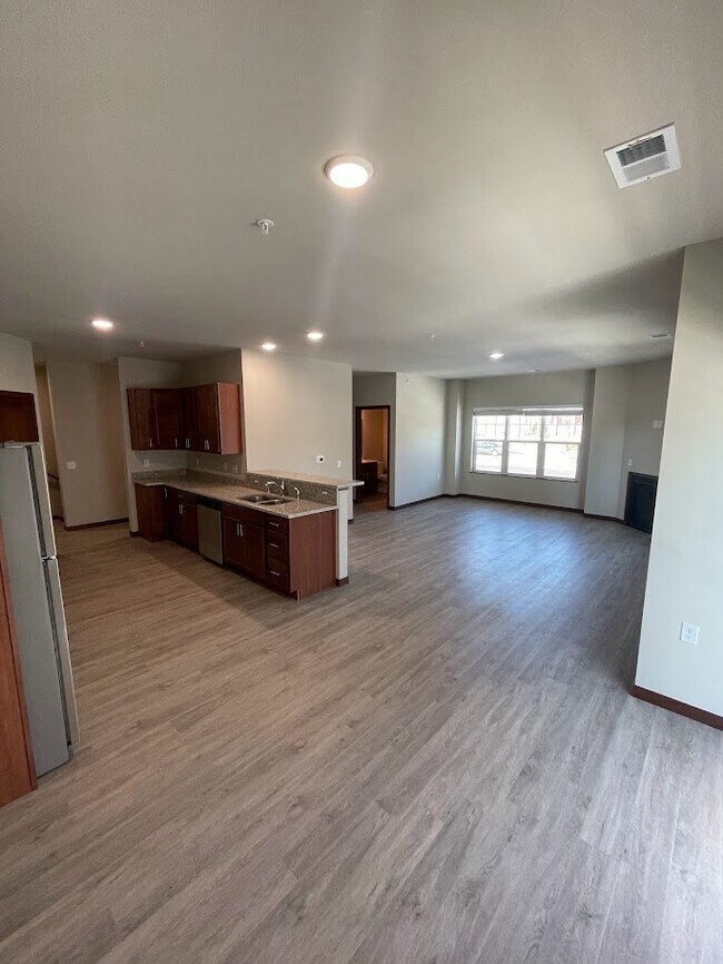 Building Photo - Driscoll Drive Townhomes (6402-6416)