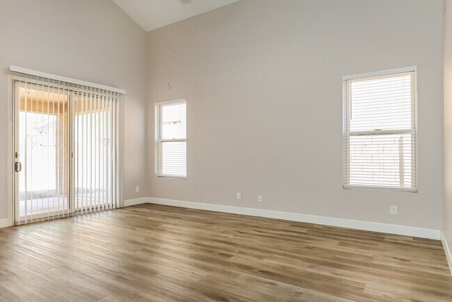 Building Photo - 6512 S 49th Dr