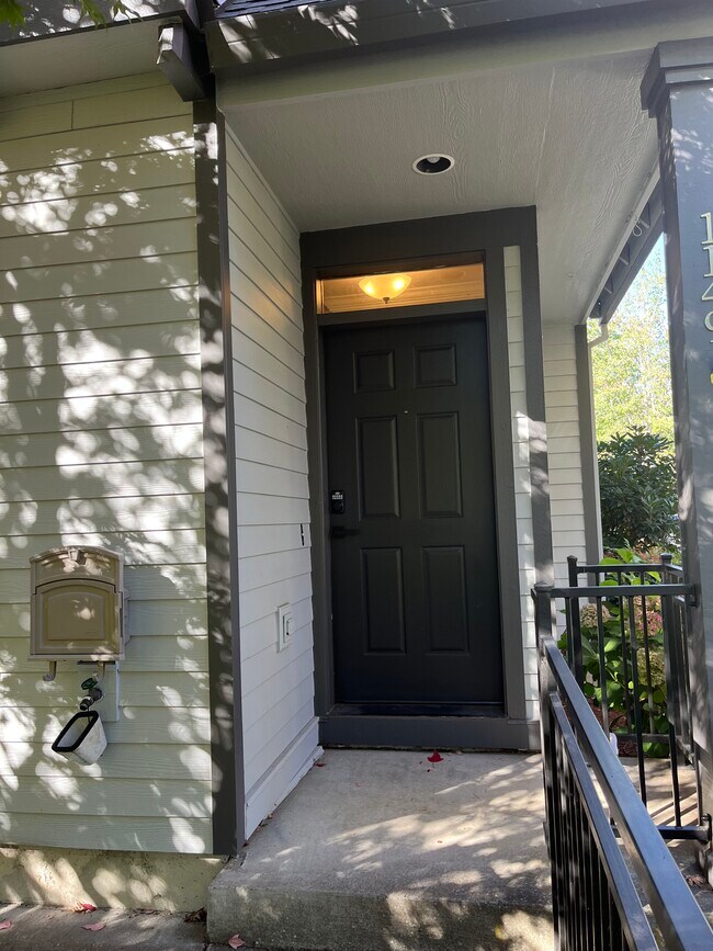 Front door entrance - 1149 SE Moonlight Ave