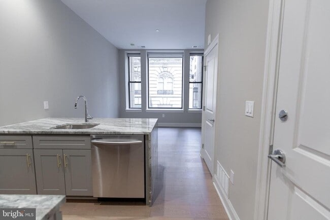 Building Photo - 1411 Walnut St