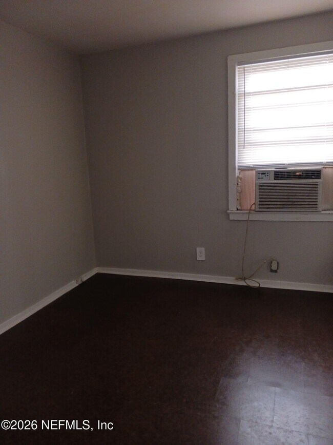 Foto del edificio - 1358 W 23rd St