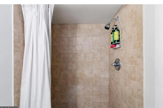 Foto del edificio - 107 N Port St