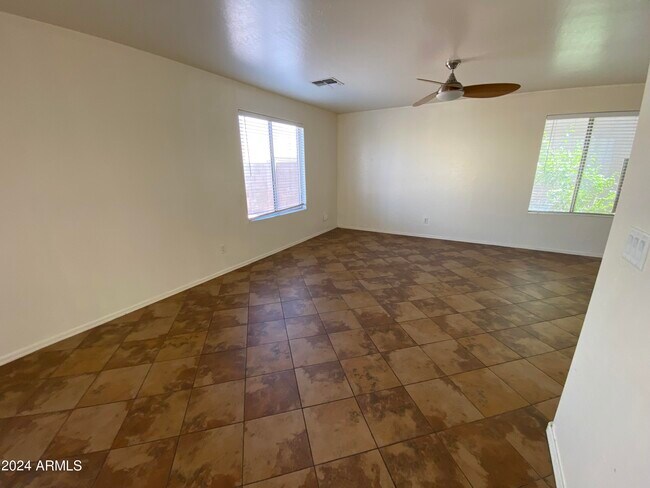 Foto del edificio - 6724 N 129th Ln