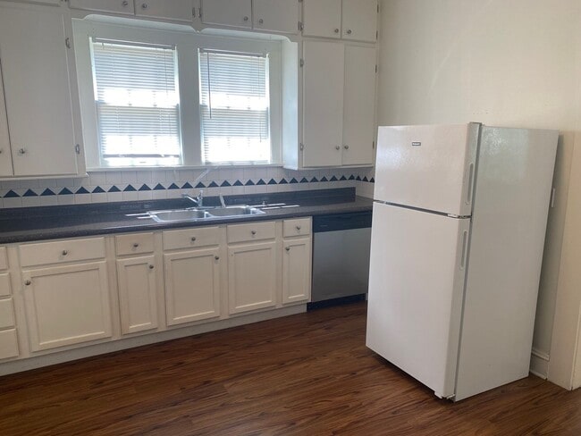 Building Photo - 2BR South Highlands Apt by Byrd High School - Downstairs Unit
