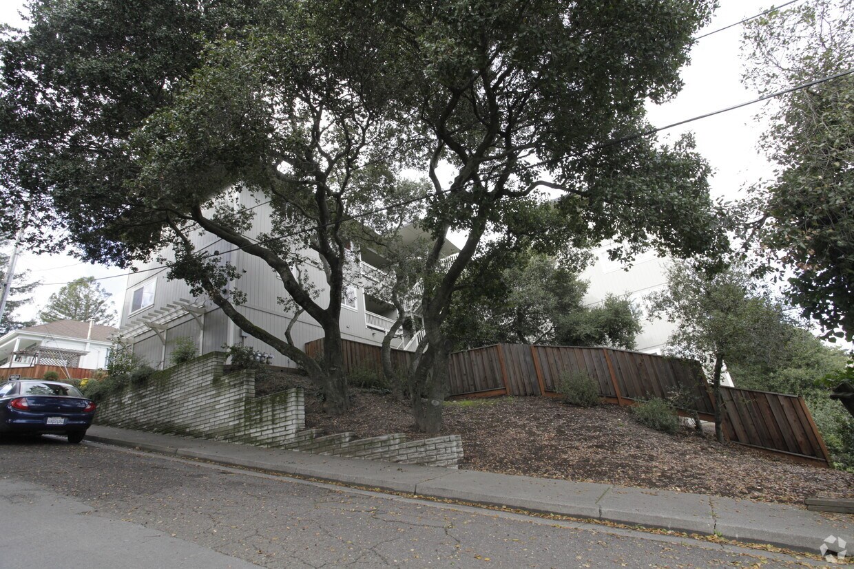 Foto del edificio - 110-158 Cherry St