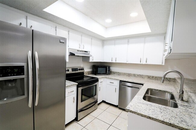 Foto del edificio - 3253 Bloomingdale Villas Ct