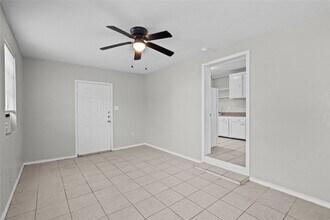 Building Photo - 806 3rd Ave N