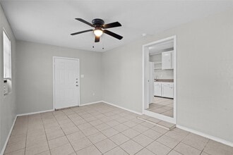 Building Photo - 806 3rd Ave N