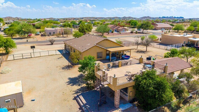 Foto del edificio - Massive Equestrian Property with Mountain ...