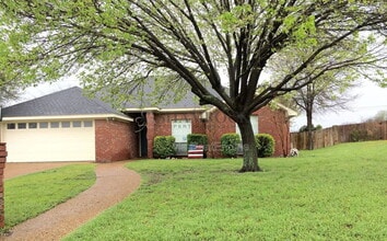 Building Photo - 260 Cross Country Dr