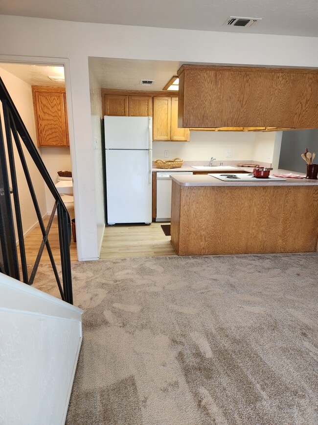 Foto del edificio - 6043 Leafwood Dr