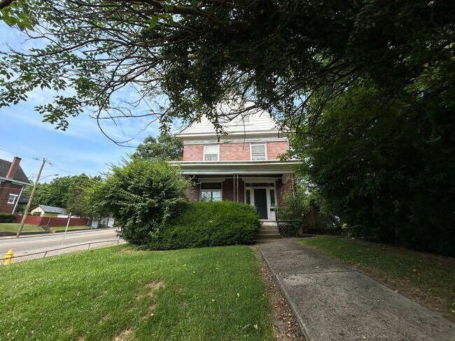 Building Photo - Bevis Home