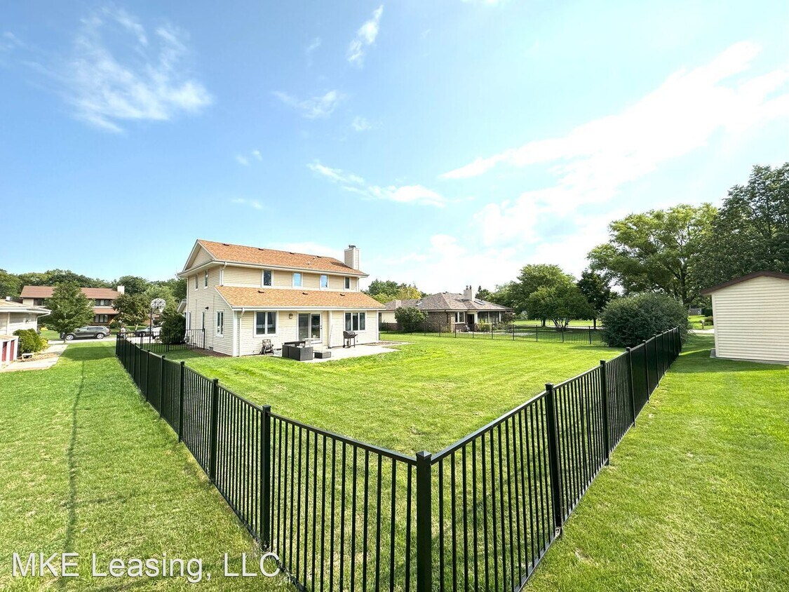 Foto principal - 3 br, 2.5 bath House - 5641 W Abbott Ave