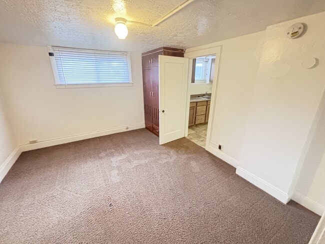 Building Photo - 132 S 200 E