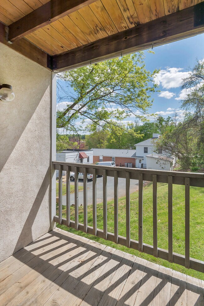 Foto del edificio - 1243 Cedars Ct