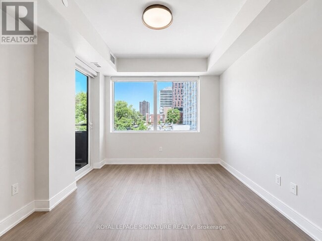 Building Photo - 664 Spadina Ave.