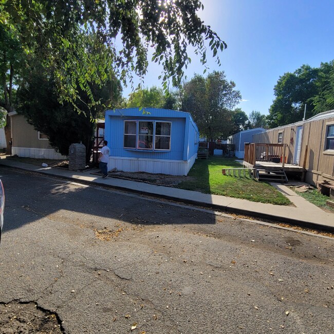 Building Photo - 10 9th Ave