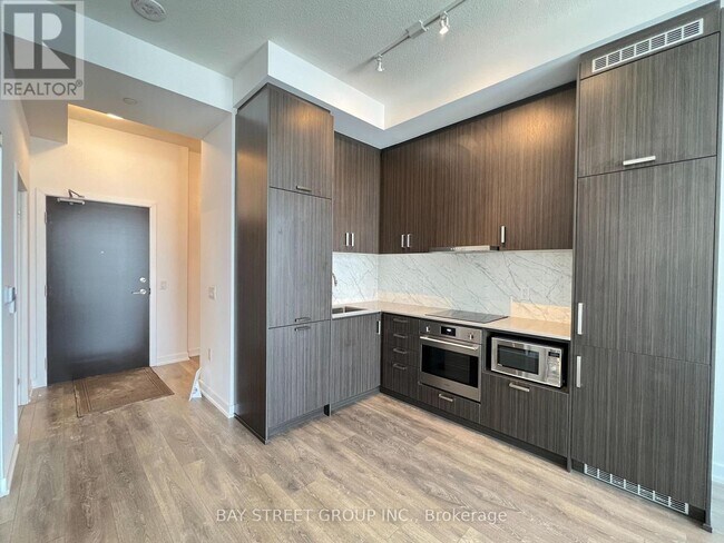 Building Photo - 60 Honeycrisp Cres