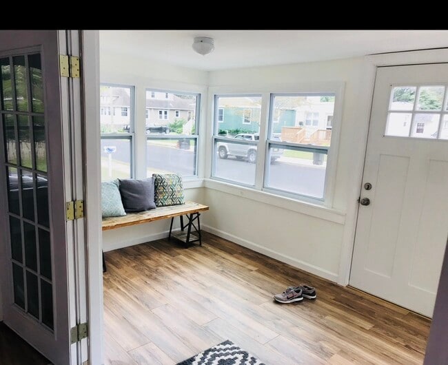 Building Photo - 137 W Johnson Ave