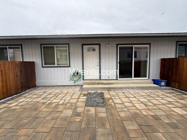 Building Photo - 6014-6018 N Atlantic NM