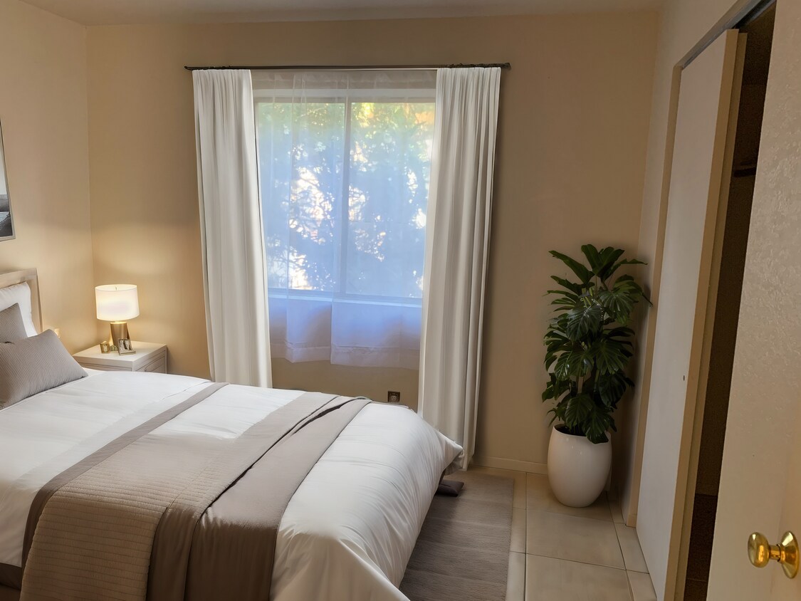 Foto principal - 2446 S High View Cir