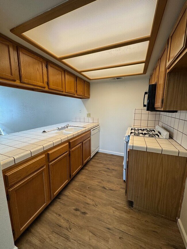 Building Photo - 3230