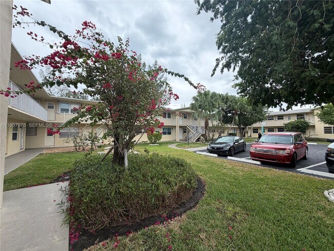 Building Photo - 1301 N 12th Ct