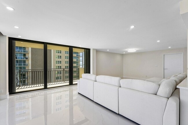 Building Photo - 5460 N Ocean Dr